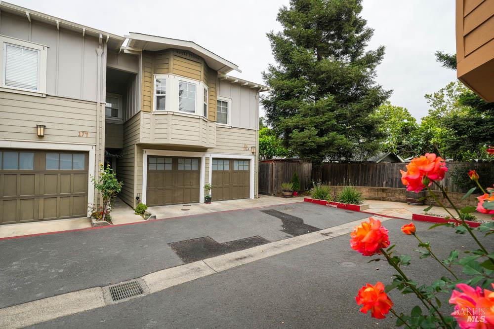 176 Valley Oak Drive Napa CA 94558