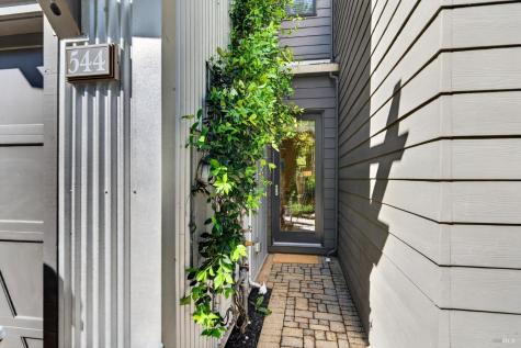 544 Grove Street Healdsburg CA 95448