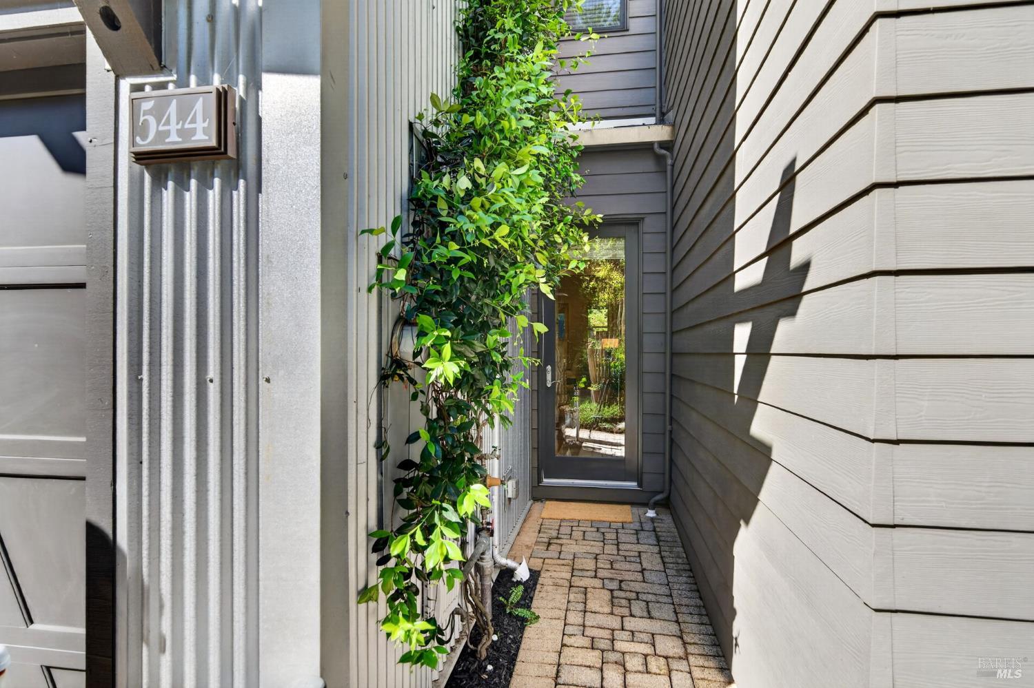 544 Grove Street Healdsburg CA 95448