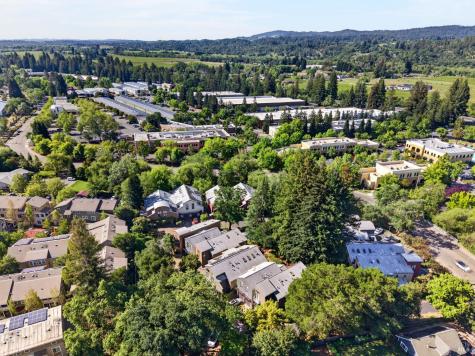 544 Grove Street Healdsburg CA 95448