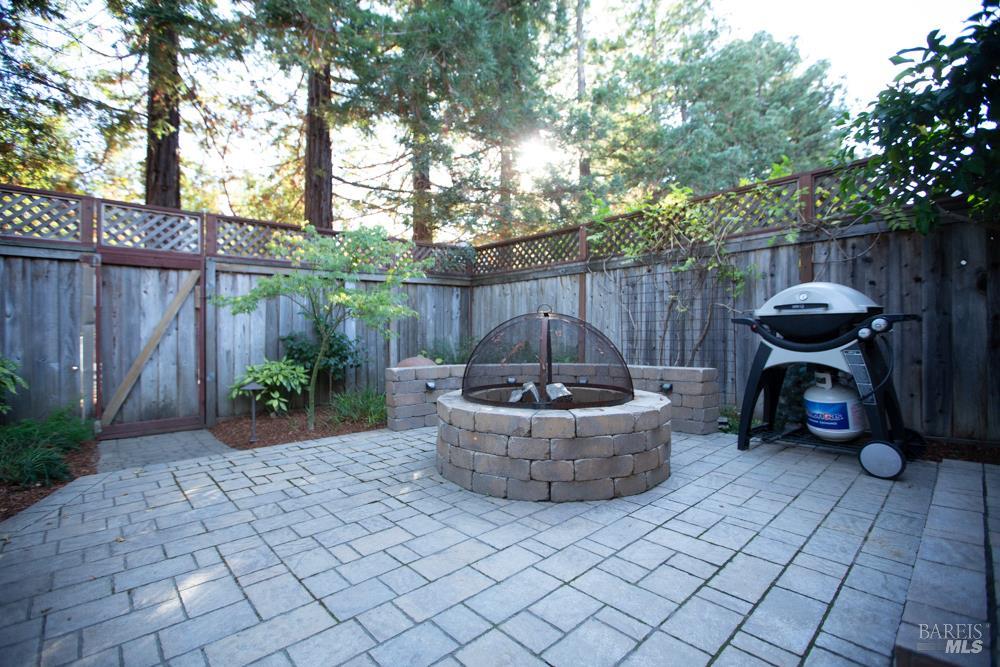 9 Vanessa Court W Napa CA 94558