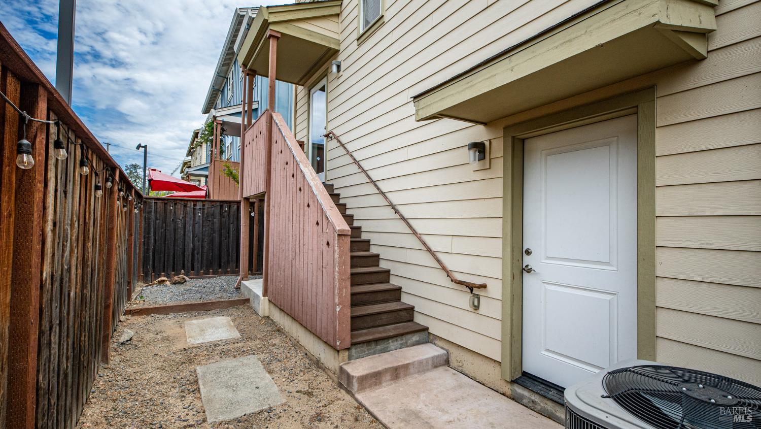 1593 Cali Lane Healdsburg CA 95448
