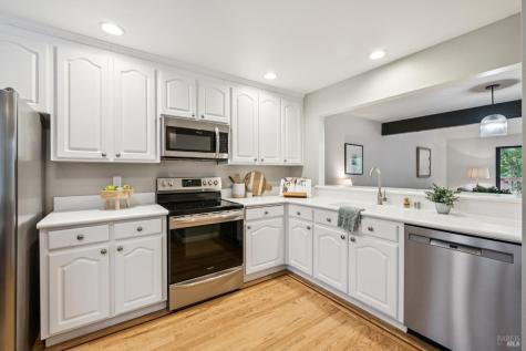 1104 Susan Way Novato CA 94947