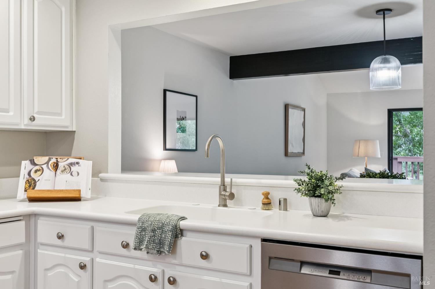 1104 Susan Way Novato CA 94947
