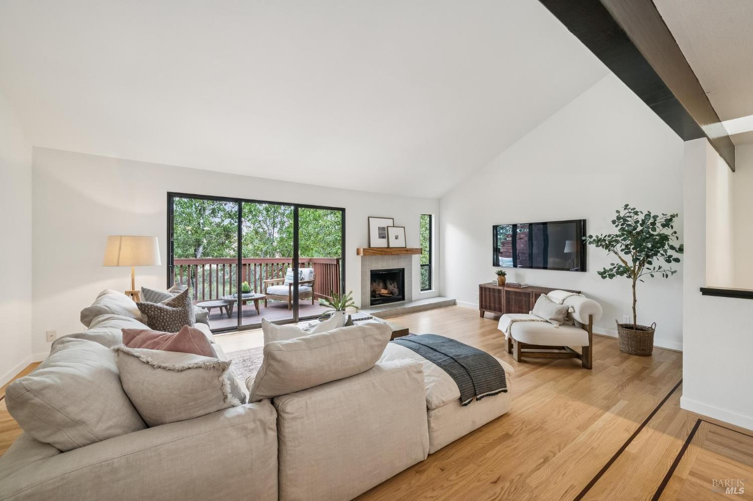 1104 Susan Way Novato CA 94947