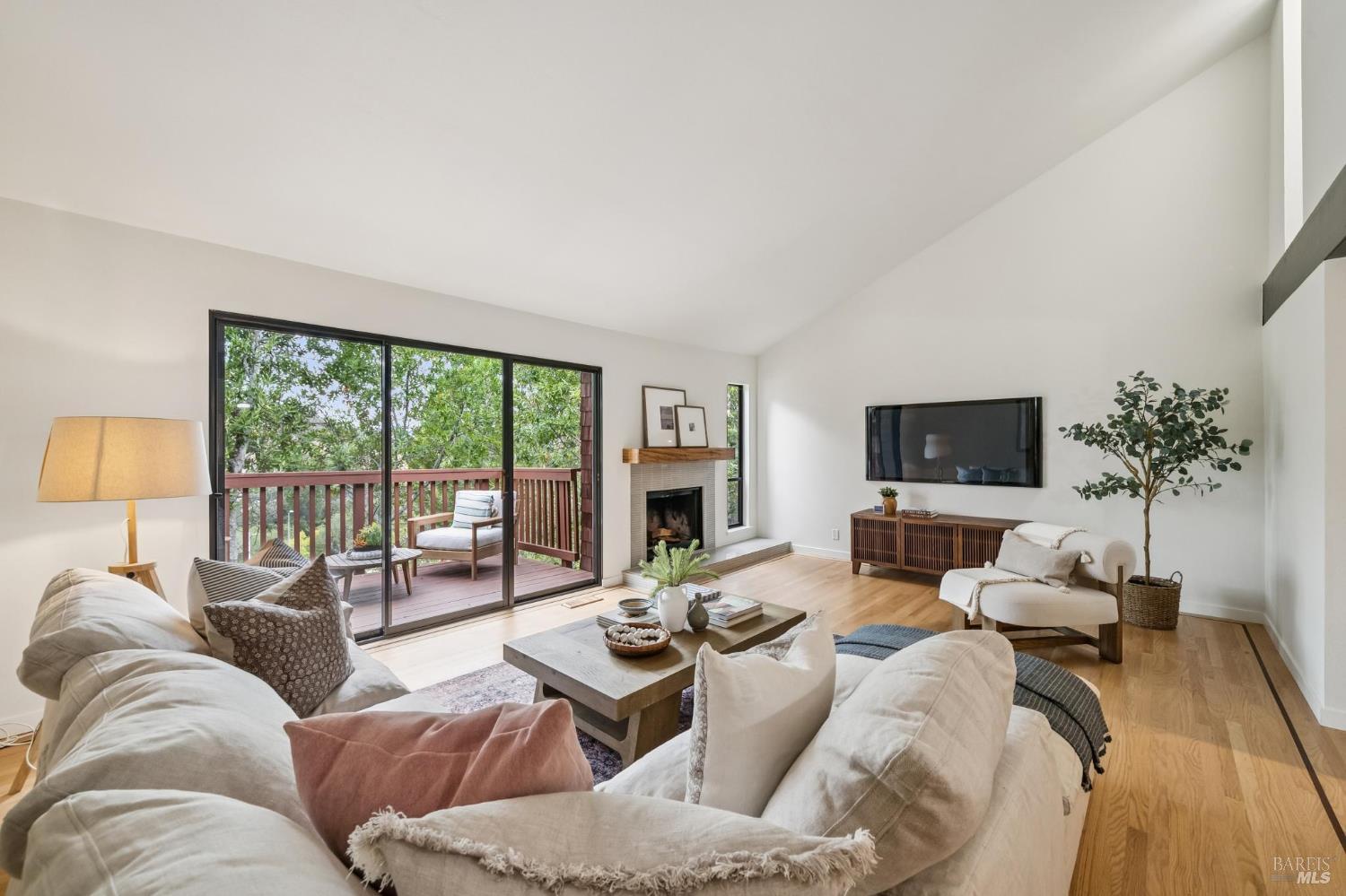 1104 Susan Way Novato CA 94947