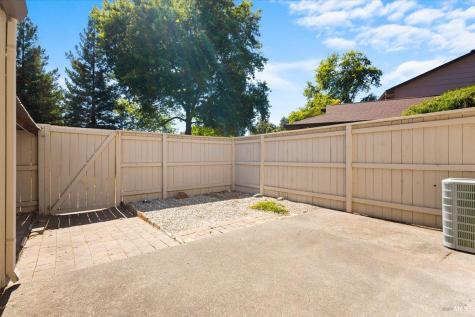 303 Algiers Court Santa Rosa CA 95409