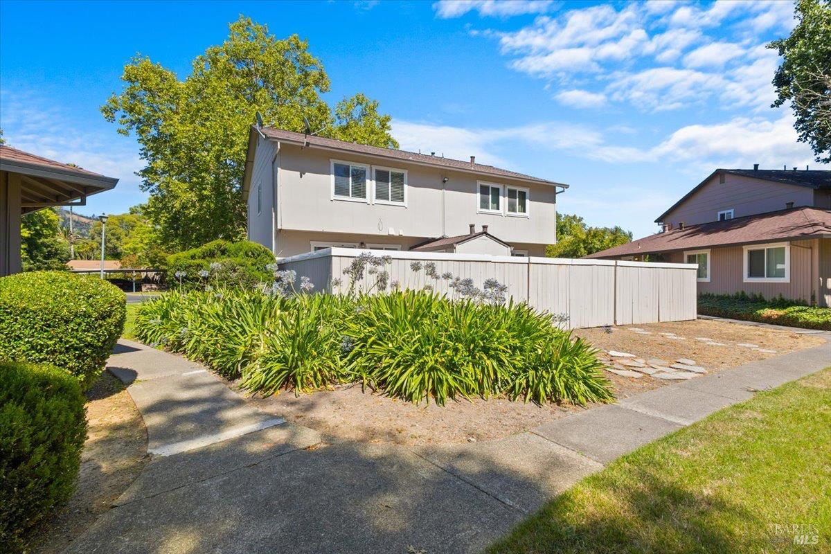 303 Algiers Court Santa Rosa CA 95409