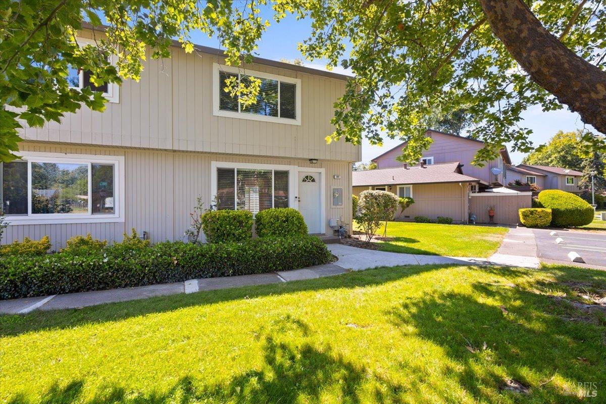 303 Algiers Court Santa Rosa CA 95409