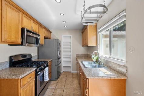 303 Algiers Court Santa Rosa CA 95409