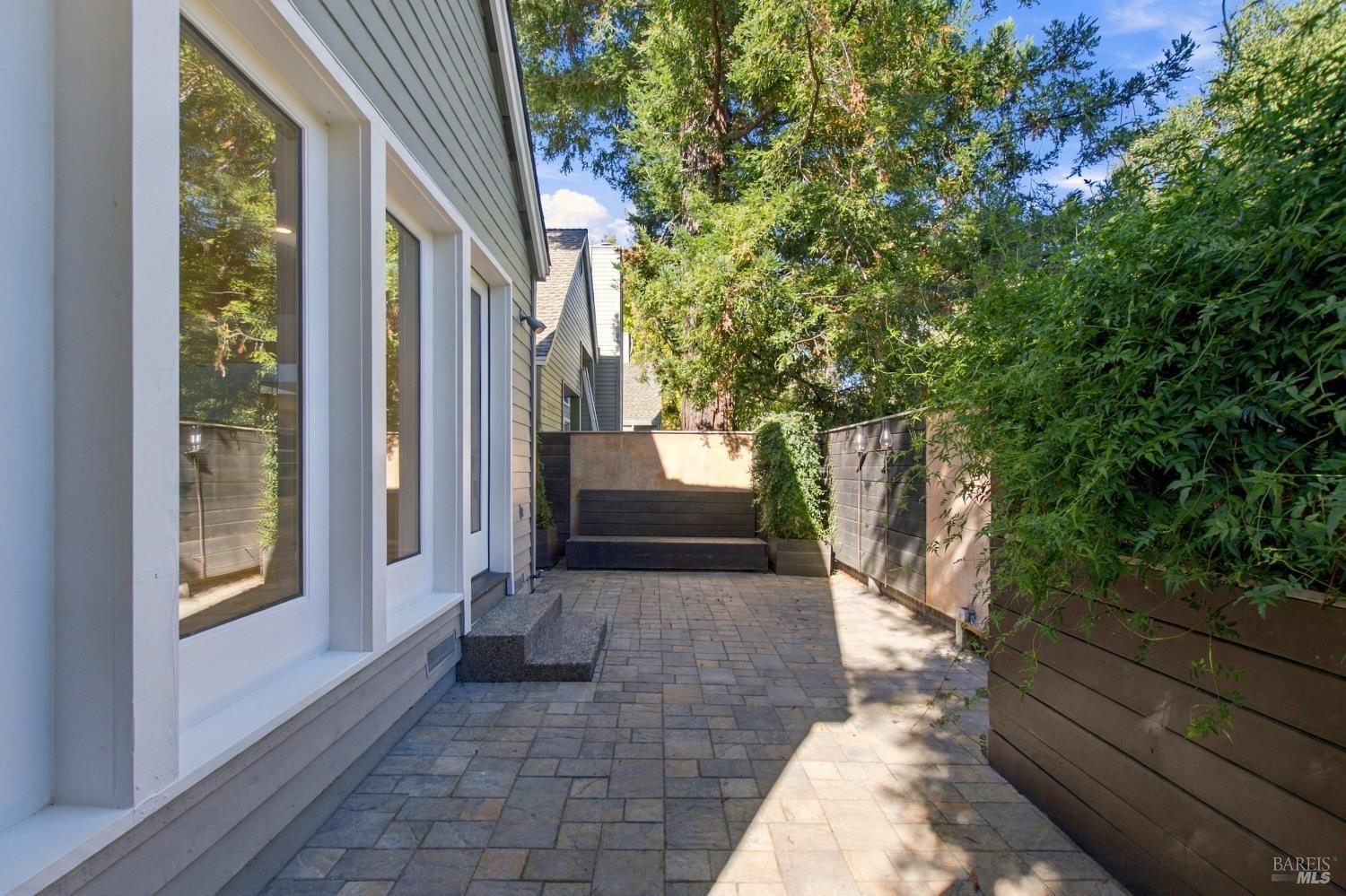 1500 Voorhees Circle St. Helena CA 94574