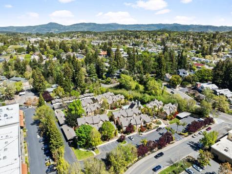 216 Foss Creek Circle Healdsburg CA 95448