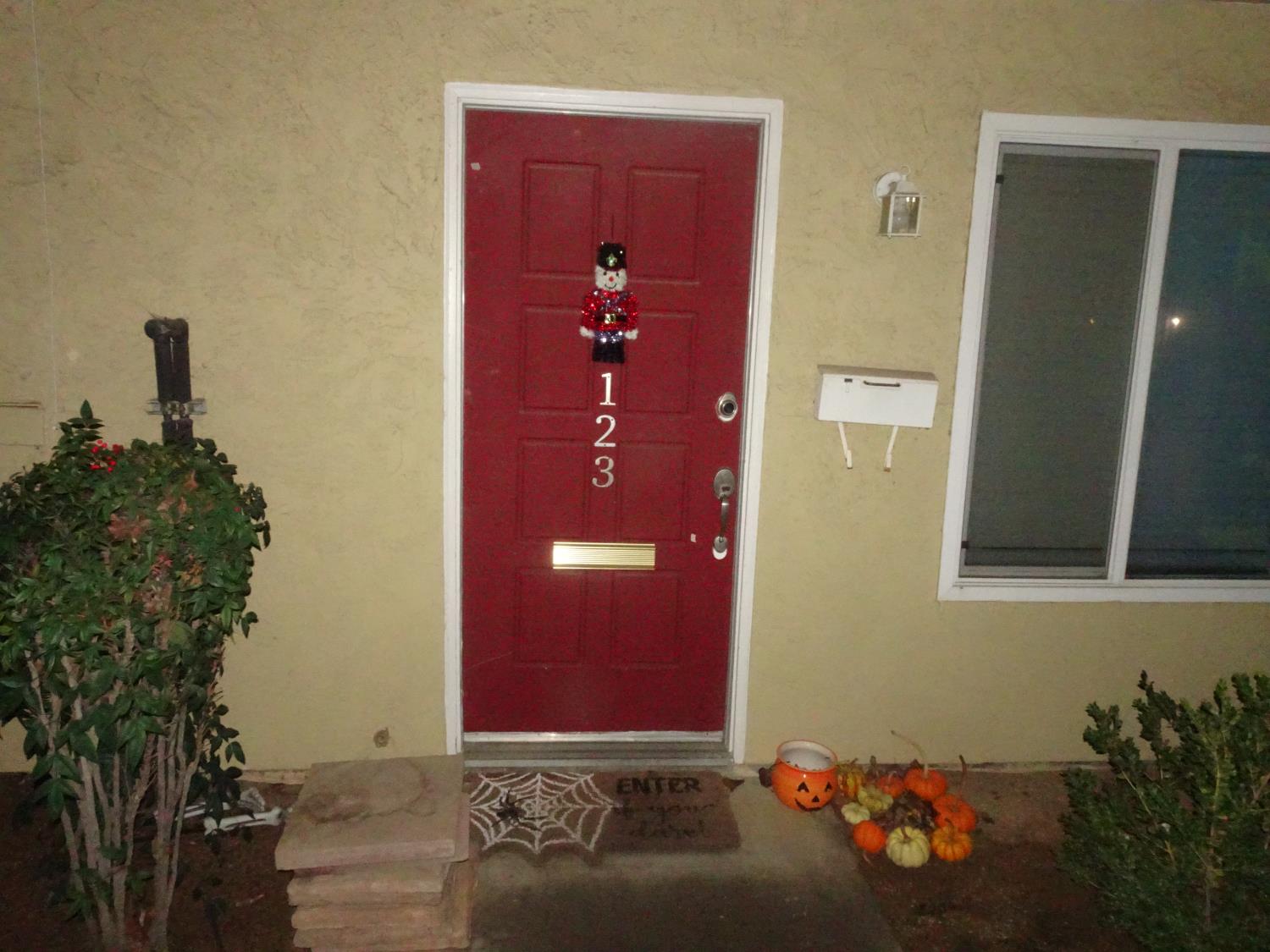 728 W Lincoln Avenue Woodland CA 95695