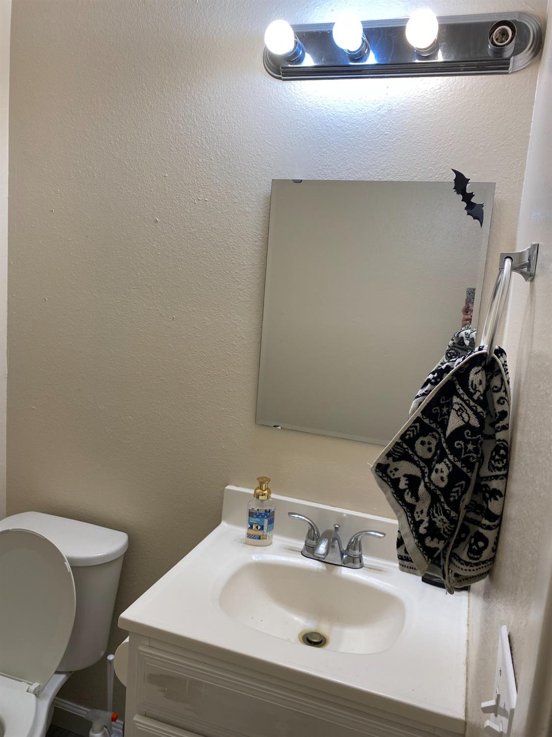 728 W Lincoln Avenue Woodland CA 95695