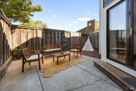 902 Marylyn Circle Petaluma CA 94954