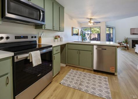 902 Marylyn Circle Petaluma CA 94954