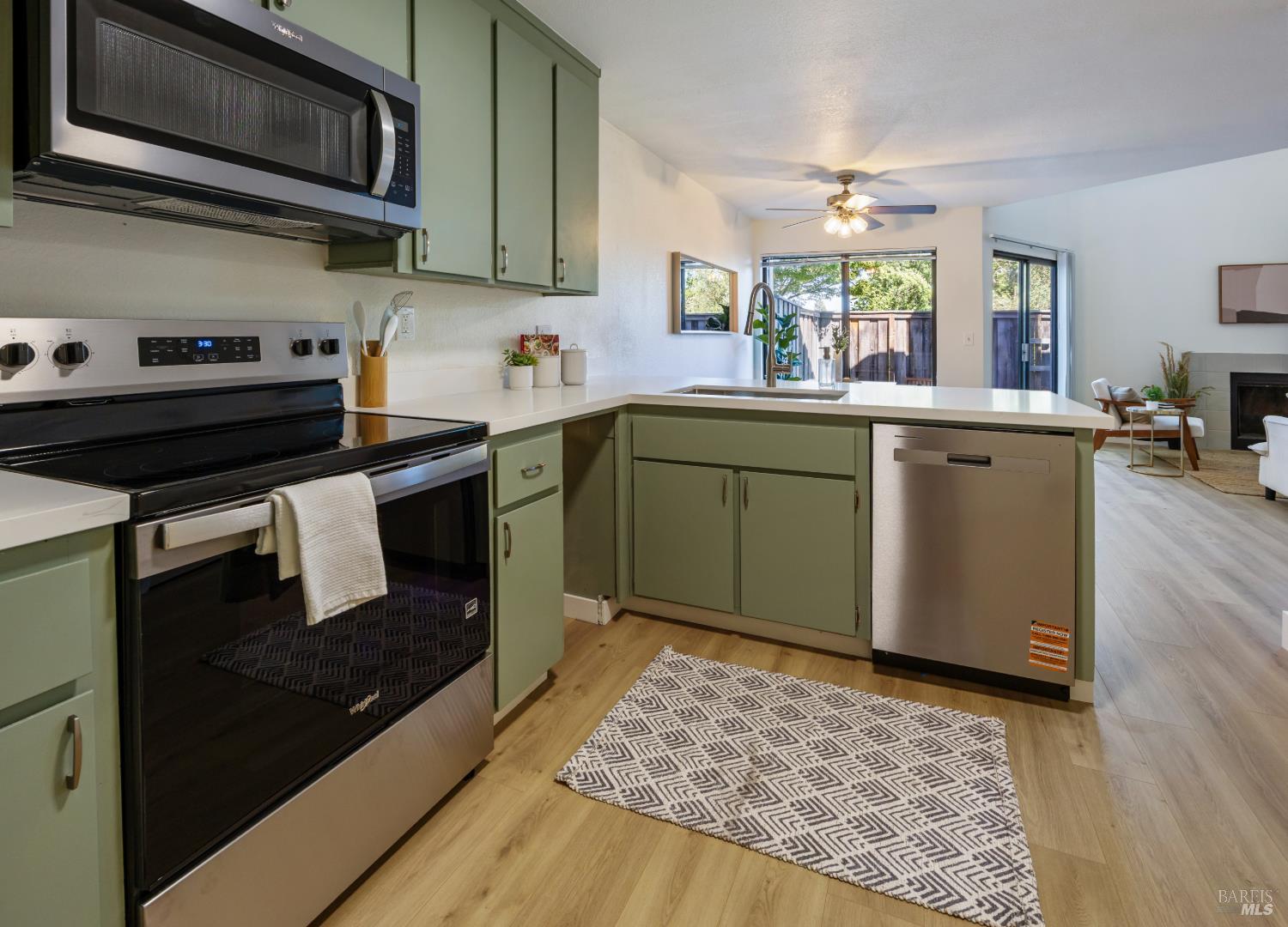 902 Marylyn Circle Petaluma CA 94954