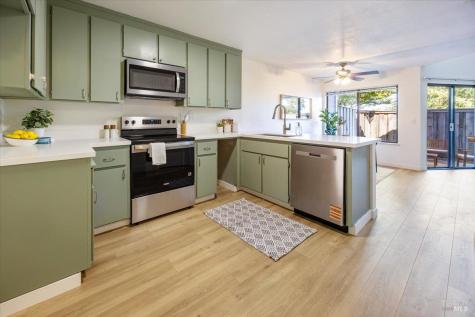 902 Marylyn Circle Petaluma CA 94954