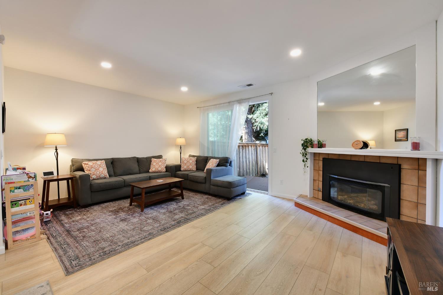 1402 Marylyn Circle Petaluma CA 94954