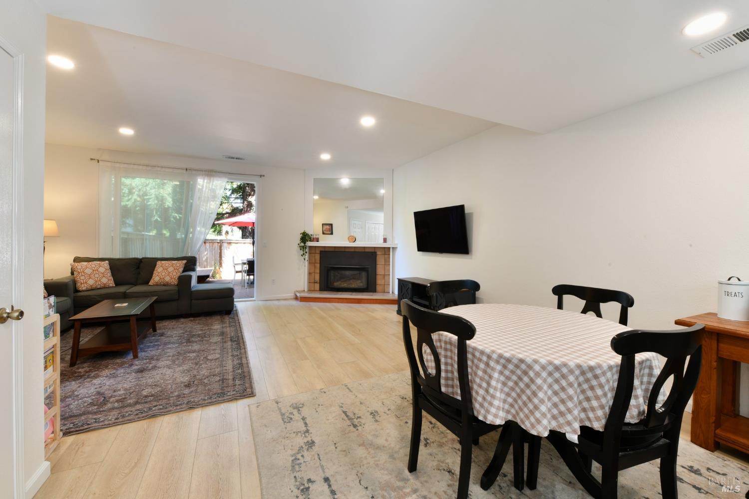 1402 Marylyn Circle Petaluma CA 94954