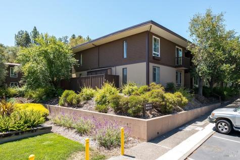 82 Surrey Lane San Rafael CA 94903