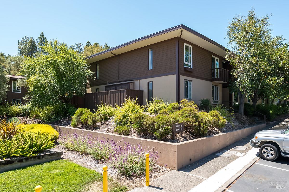 82 Surrey Lane San Rafael CA 94903