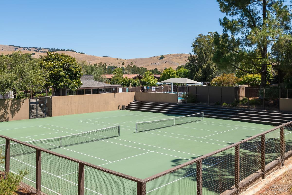 82 Surrey Lane San Rafael CA 94903