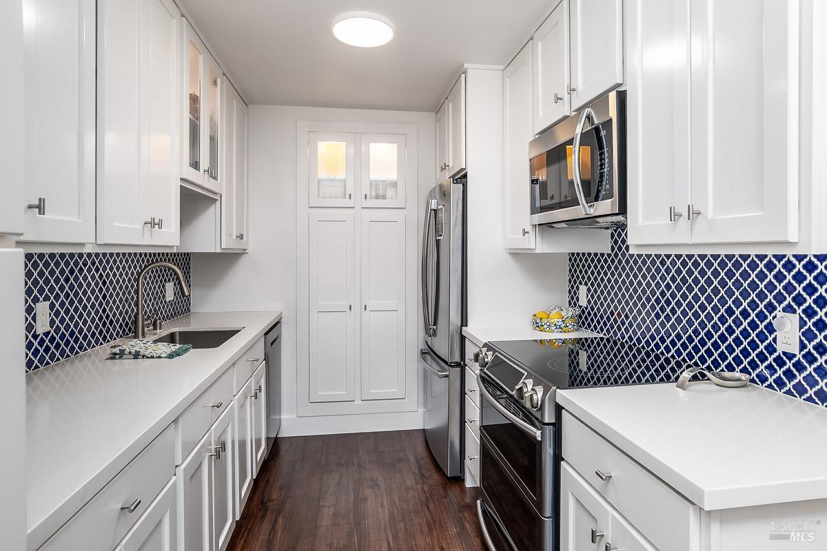 82 Surrey Lane San Rafael CA 94903