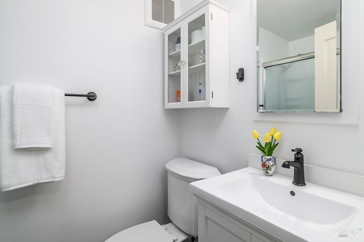 82 Surrey Lane San Rafael CA 94903
