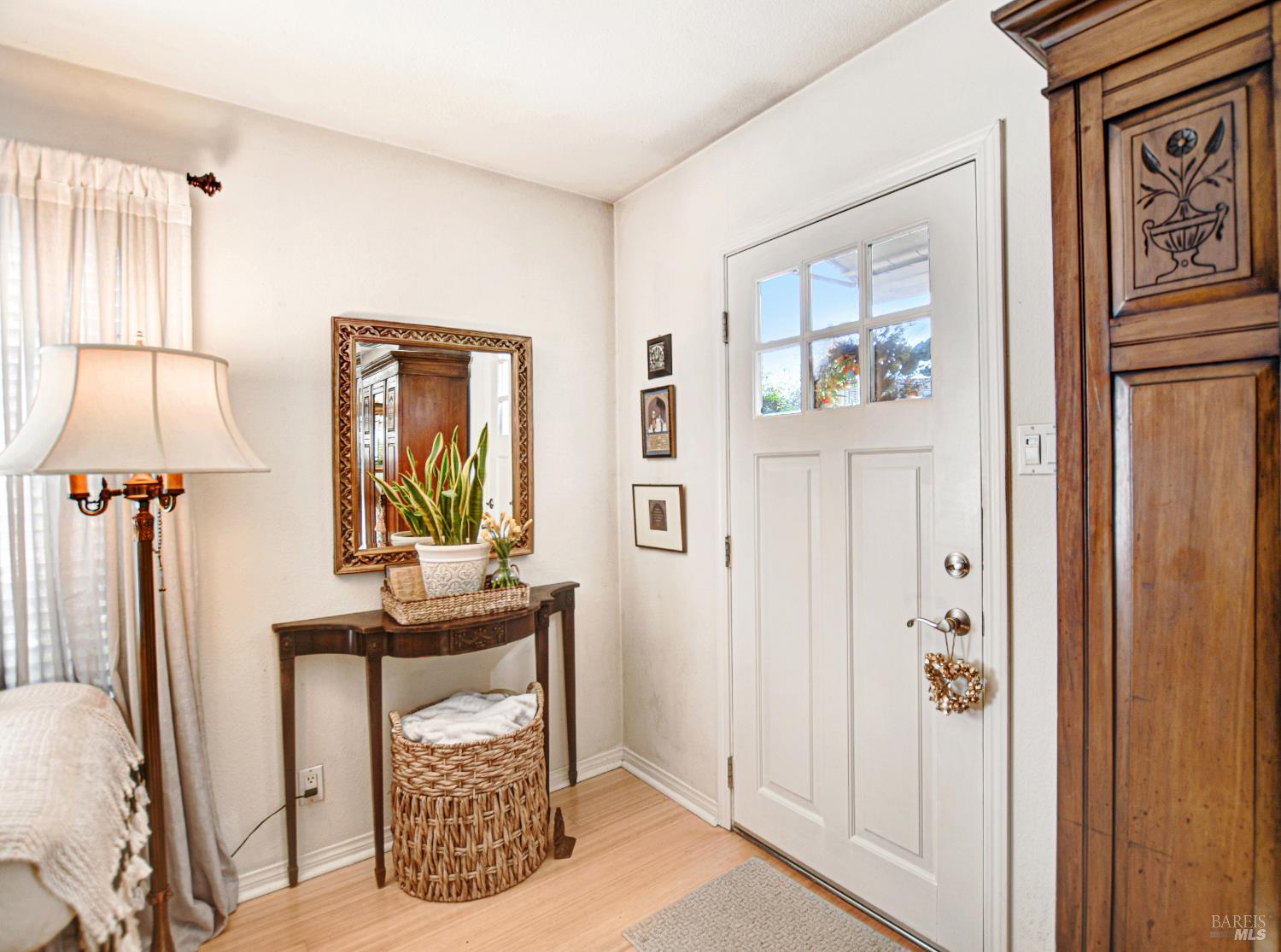 1574 Yardley Street Santa Rosa CA 95403