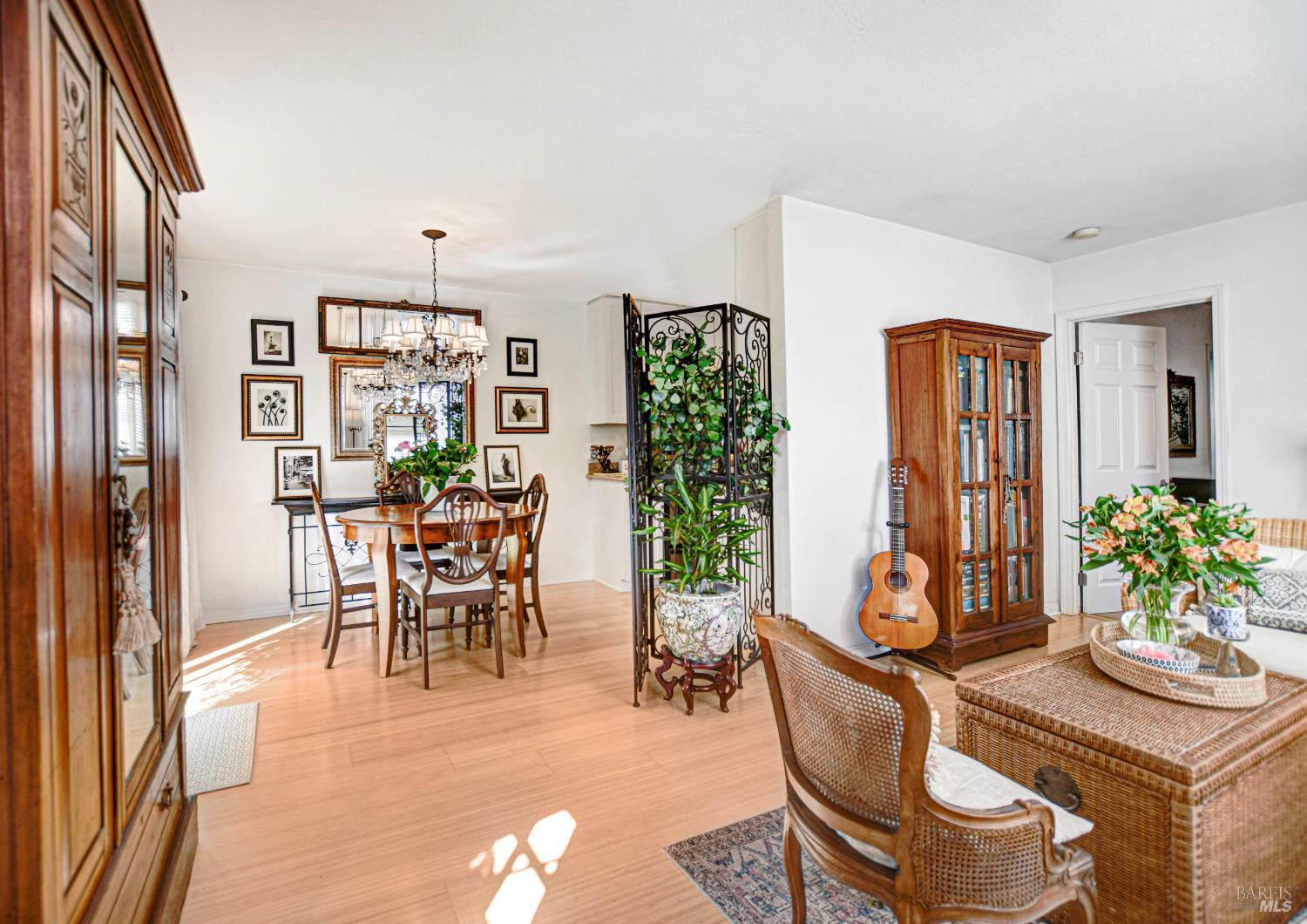 1574 Yardley Street Santa Rosa CA 95403
