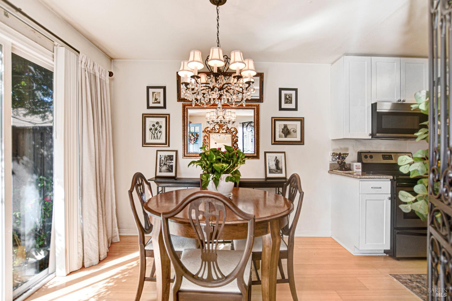 1574 Yardley Street Santa Rosa CA 95403