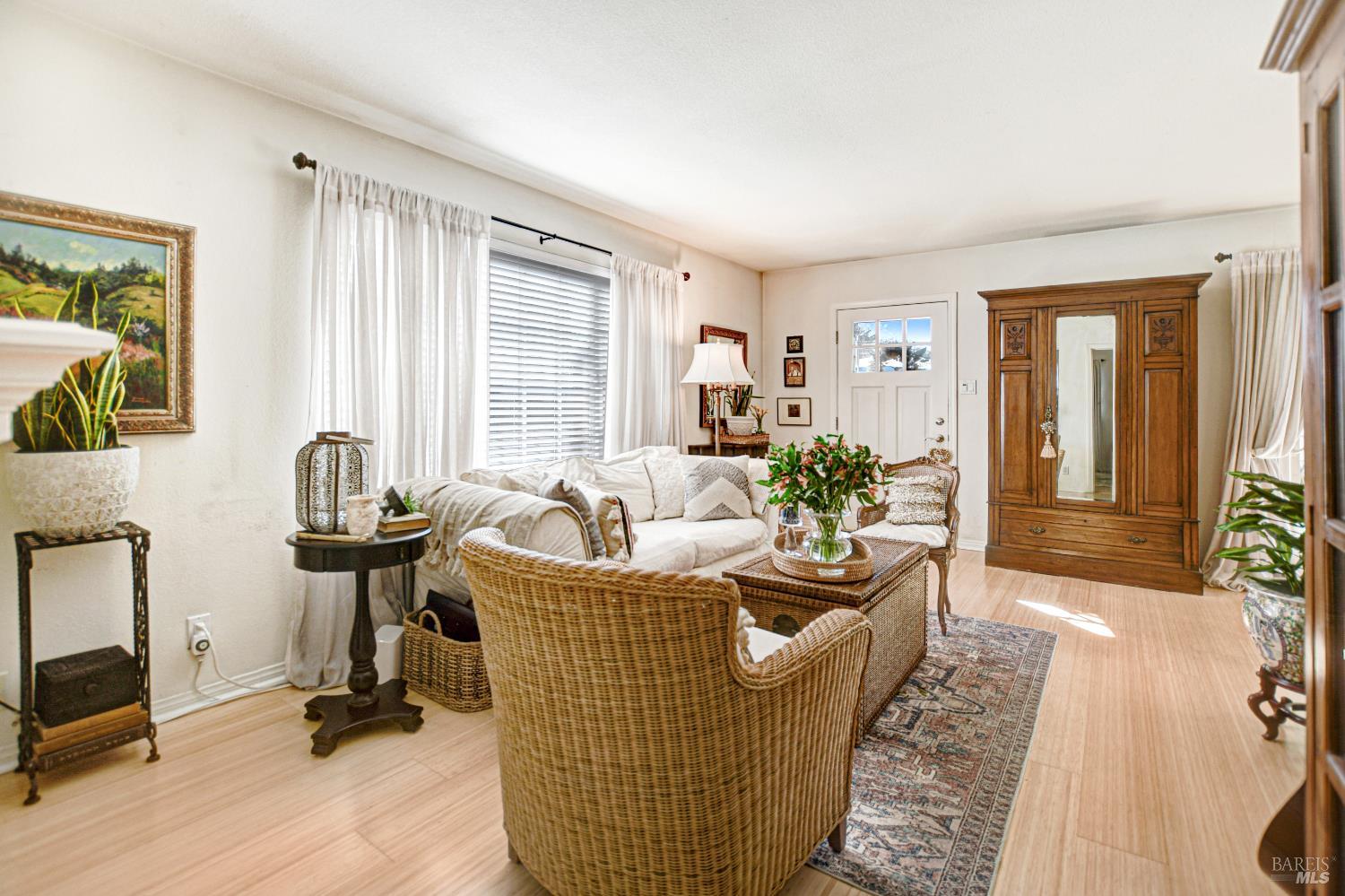 1574 Yardley Street Santa Rosa CA 95403