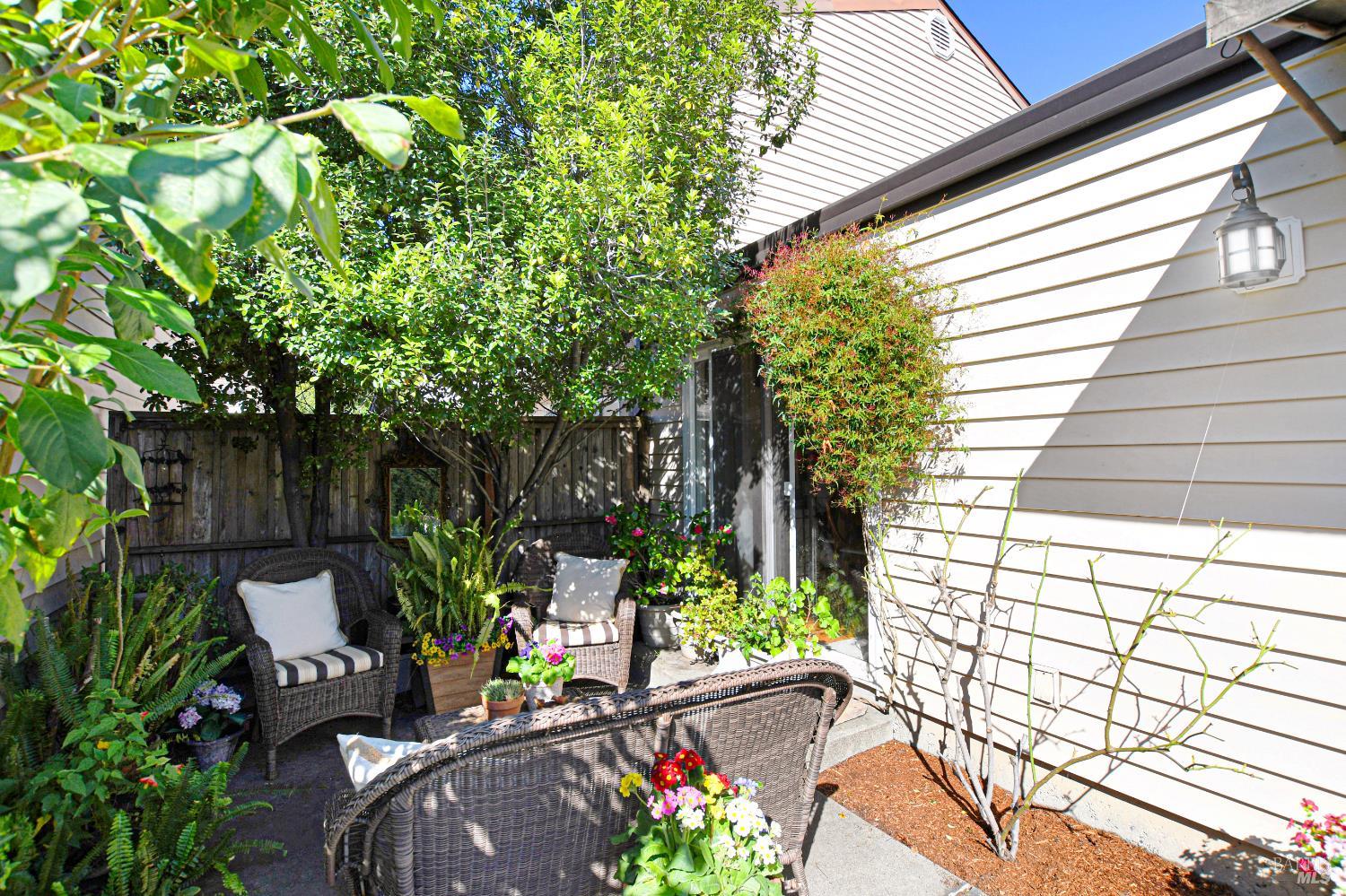 1574 Yardley Street Santa Rosa CA 95403