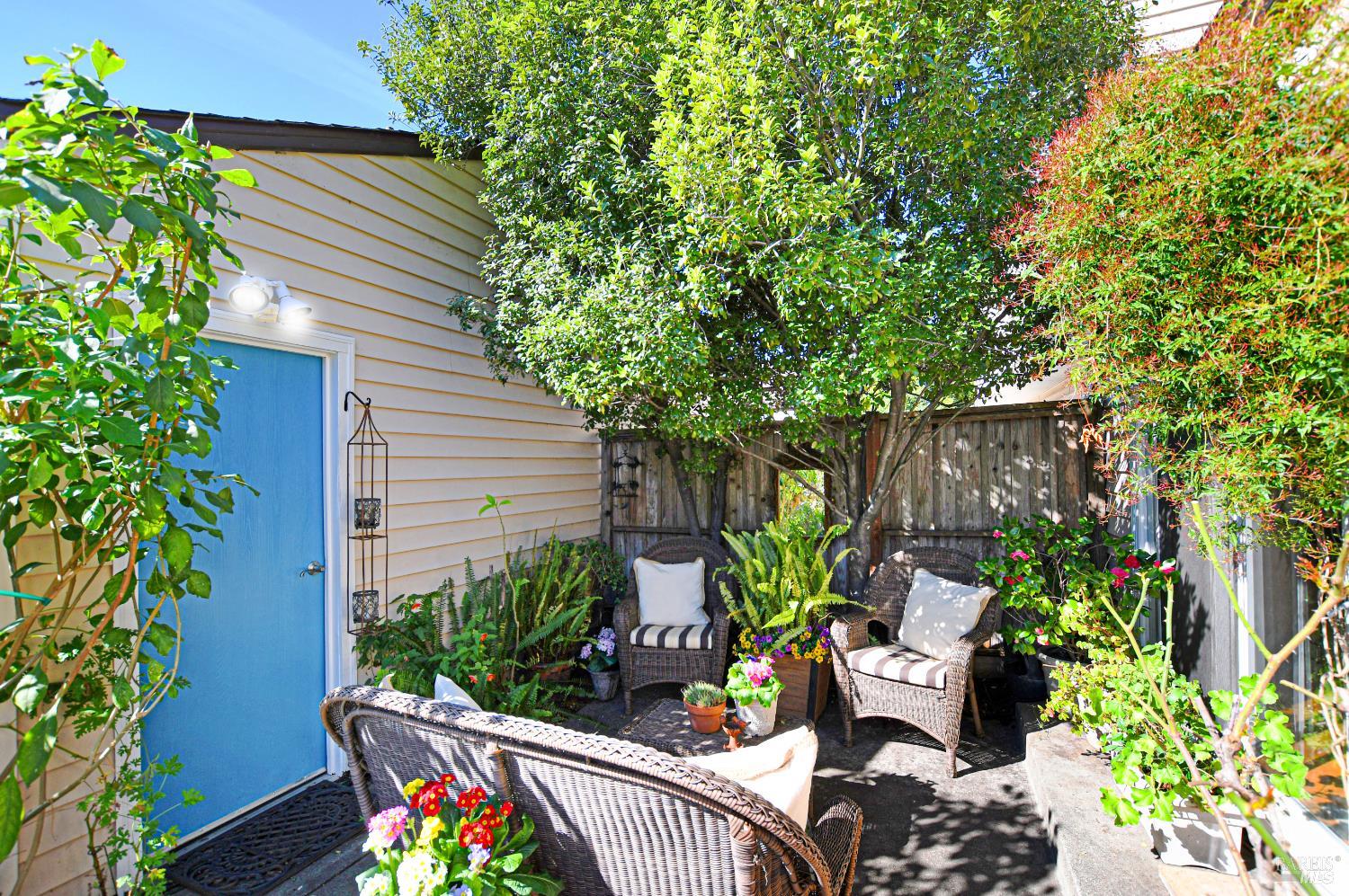 1574 Yardley Street Santa Rosa CA 95403