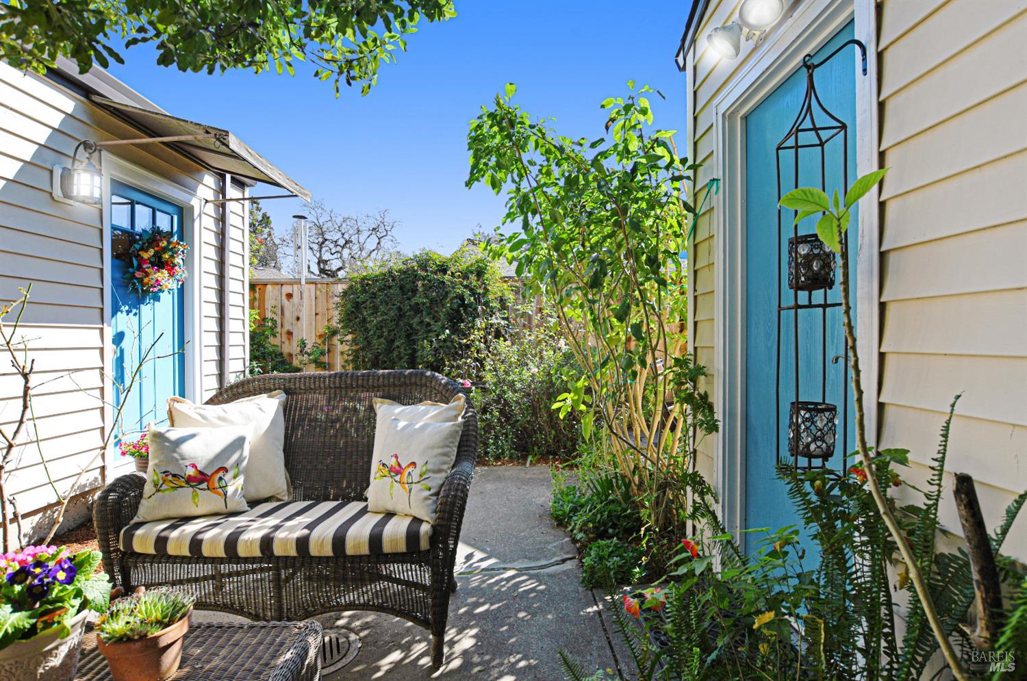 1574 Yardley Street Santa Rosa CA 95403