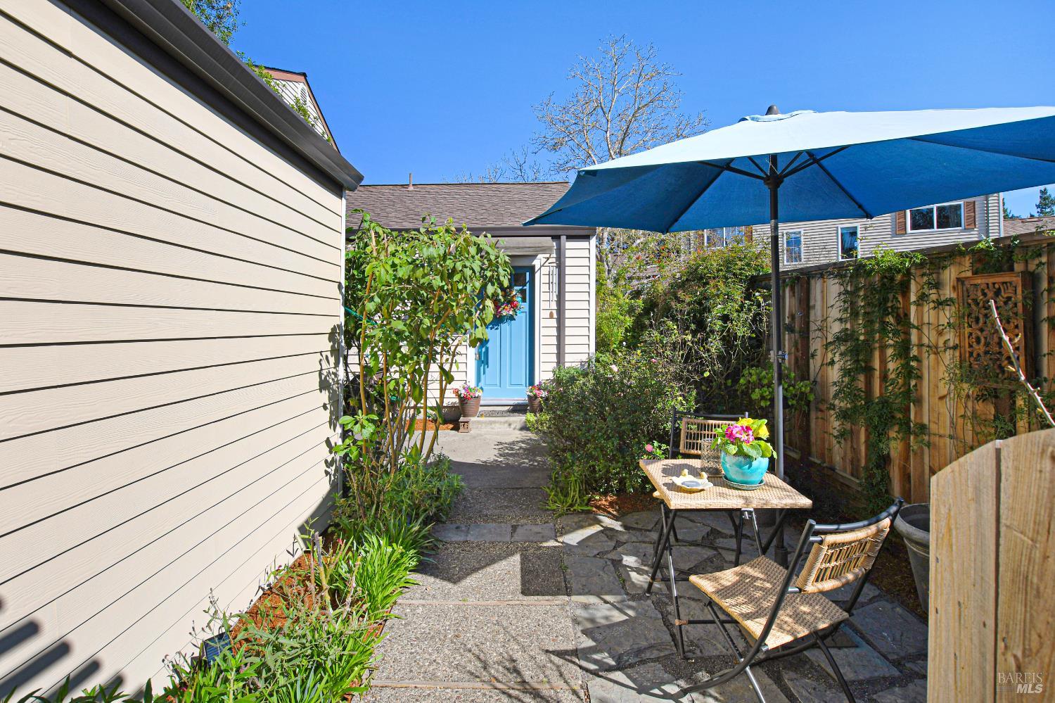 1574 Yardley Street Santa Rosa CA 95403