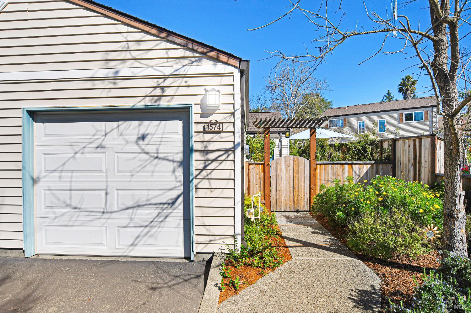 1574 Yardley Street Santa Rosa CA 95403