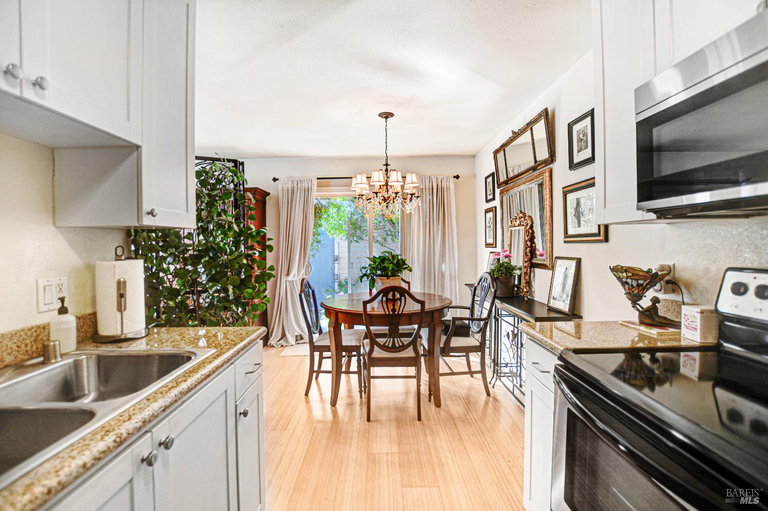 1574 Yardley Street Santa Rosa CA 95403