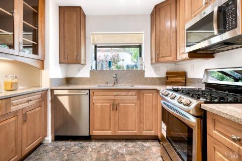 98 Village Circle San Rafael CA 94903