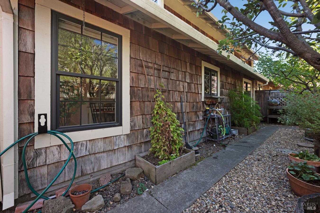 1609 Monroe Court Petaluma CA 94954