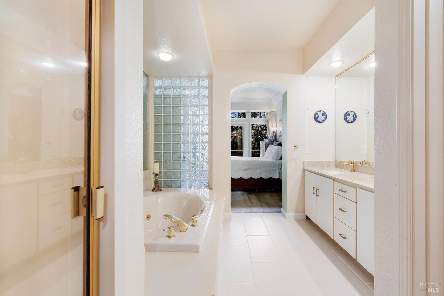 2008 Stonefield Lane Santa Rosa CA 95403
