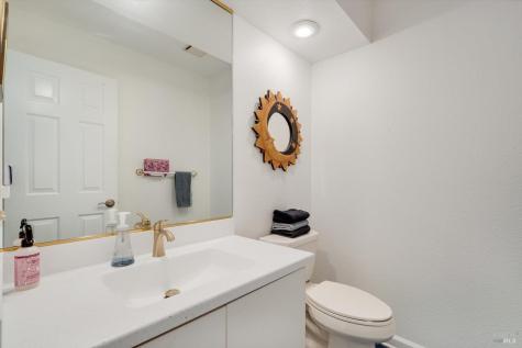 2008 Stonefield Lane Santa Rosa CA 95403