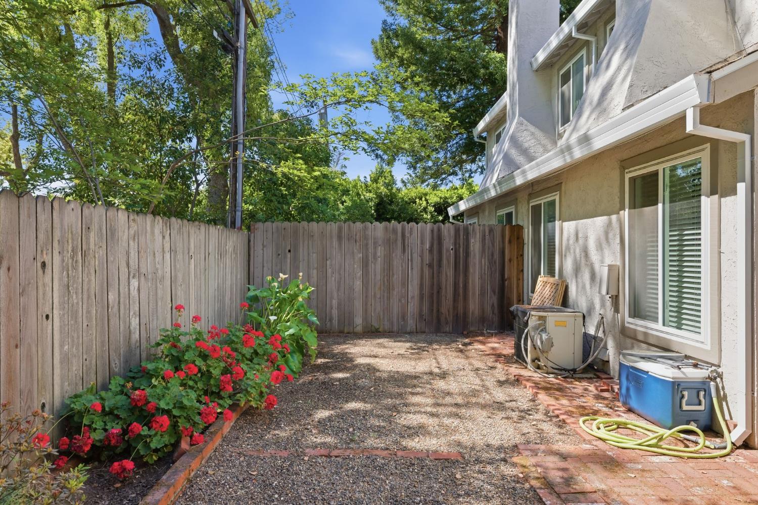 1140 Larkin Way Sacramento CA 95818