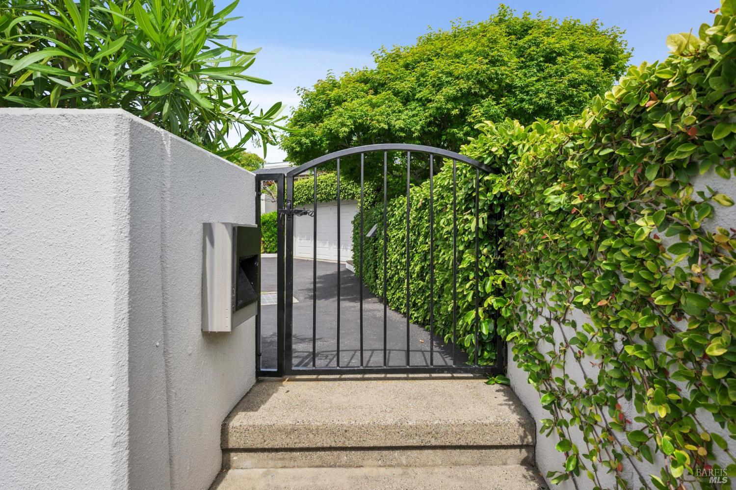 121 Red Hill Circle Tiburon CA 94920