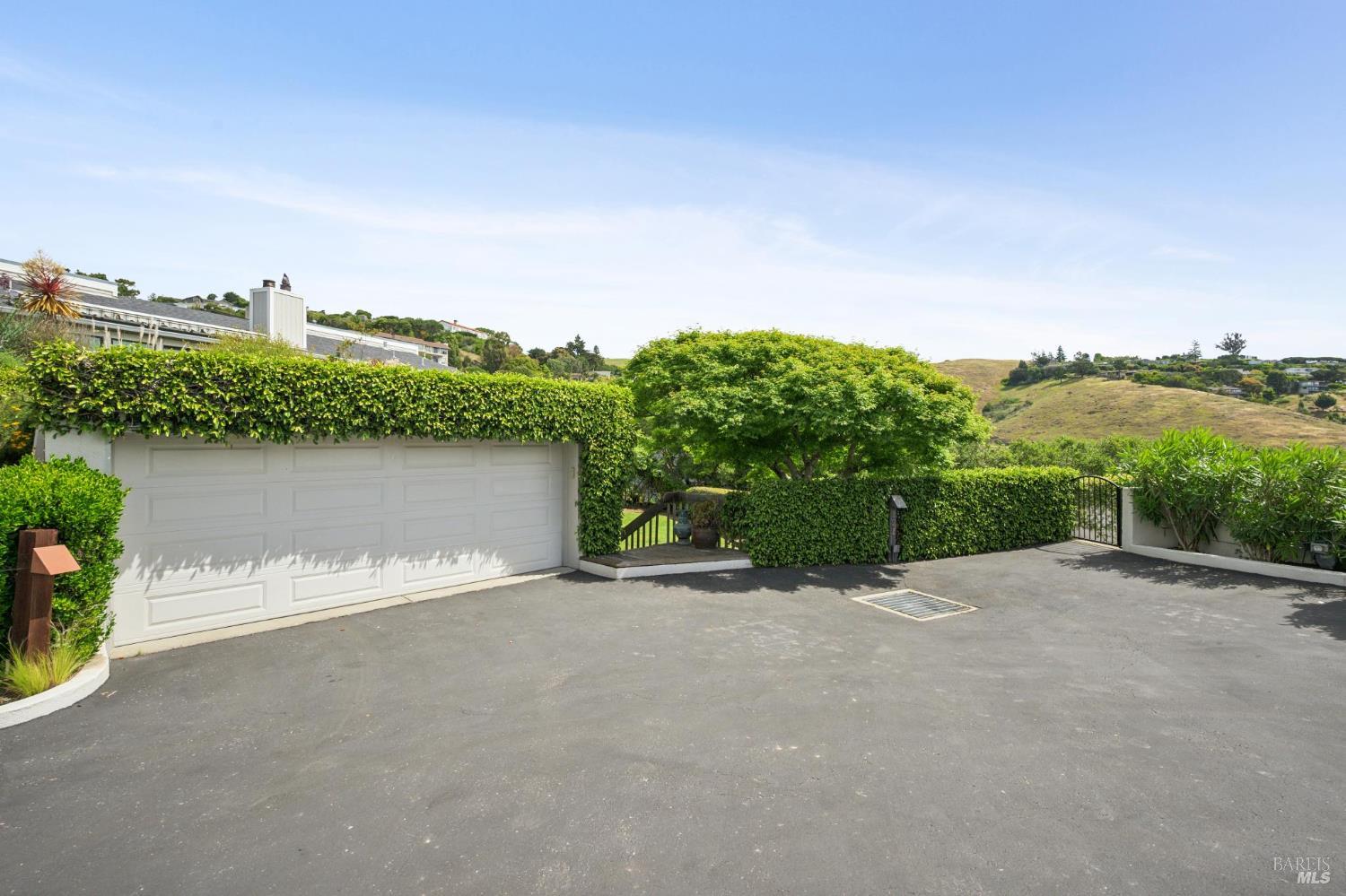 121 Red Hill Circle Tiburon CA 94920