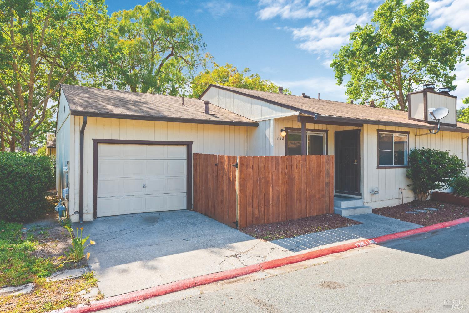 754 Agnew Place Santa Rosa CA 95401