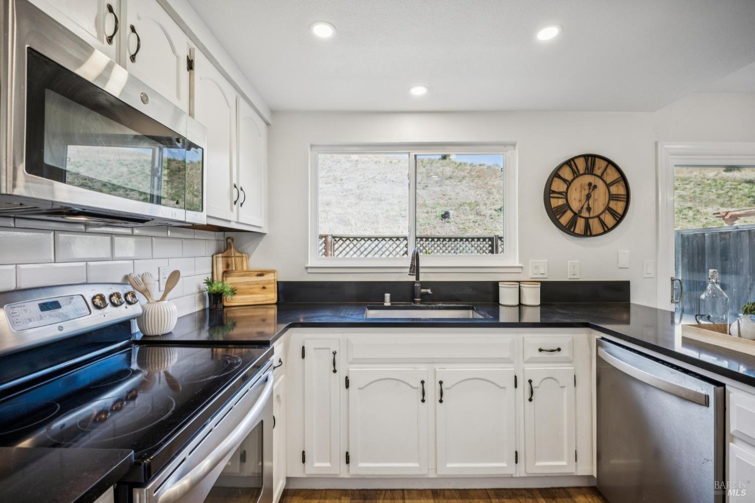 2033 Hawthorne Terrace Novato CA 94945