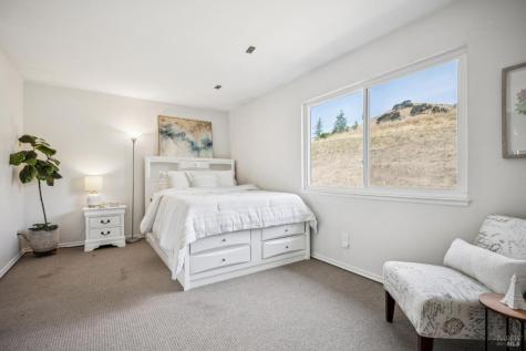 2033 Hawthorne Terrace Novato CA 94945