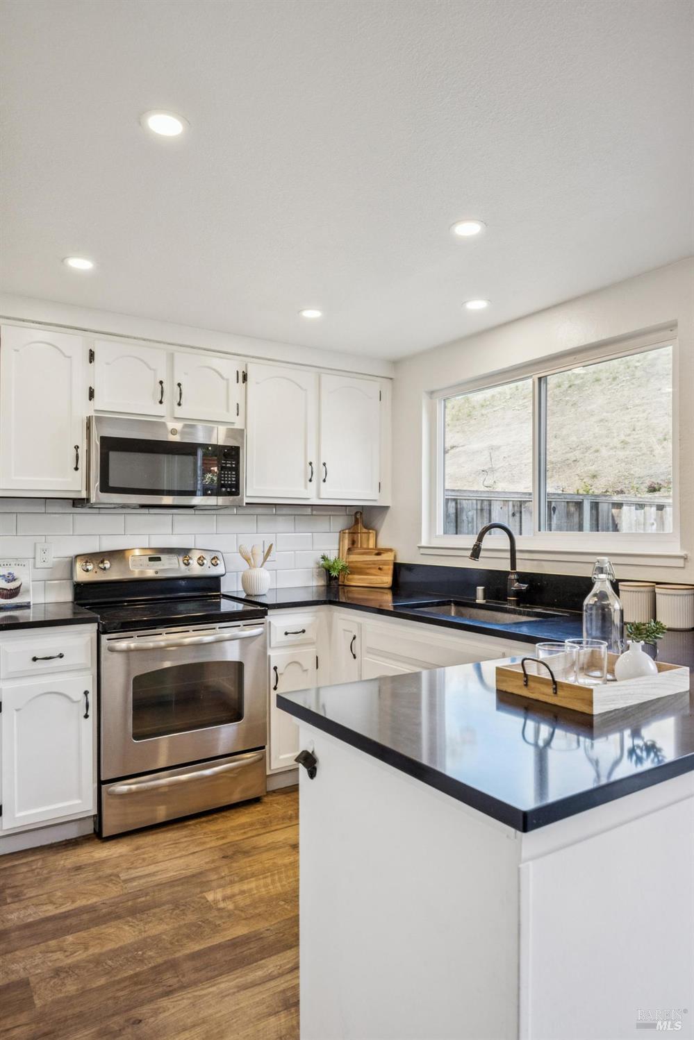 2033 Hawthorne Terrace Novato CA 94945